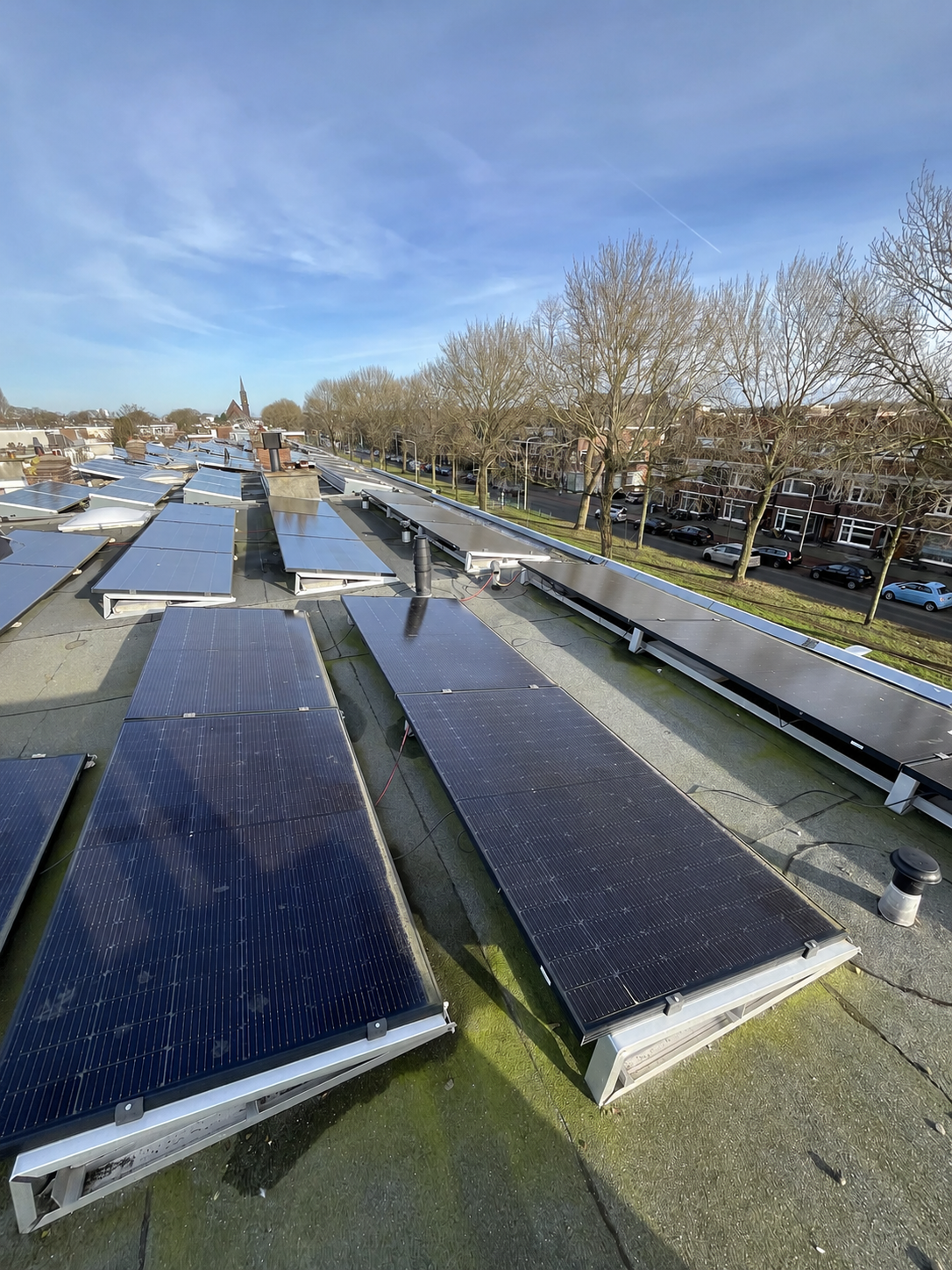 Warmtepompen op dak — illustratie van duurzame verduurzaming